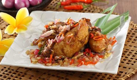 Balur seluruh permukaan ayam dengan sisa bumbu sampai rata, jangan lupa masukkan juga sedikit bumbunya kedalam sela2 kulit si ayam, biar makin. Bumbu Sambal Serai Bali - 10 Traditional Balinese Dishes ...