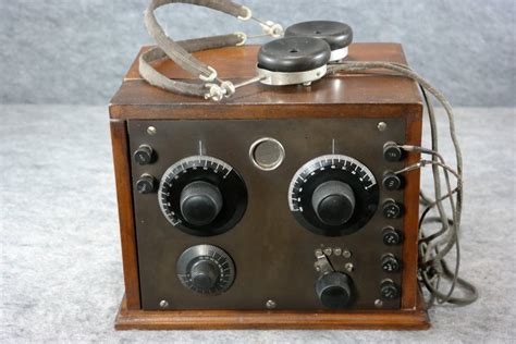 Radioline gives to users access to more than 60.000 news, sports, talk, music radio stations and podcasts worldwide. 1920s 1 tube regenerative receiver - RadioAcres