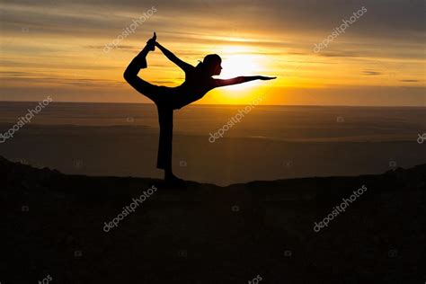 Outdoor Sunrise Yoga Girl — Stock Photo © Artart 45007689