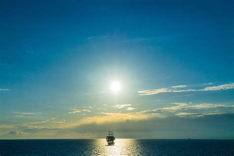 Ship Sea Horizon Wallpaper Hd Nature 4k Wallpapers Images Photos