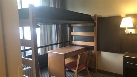 195 Vt Freshman Will Move Into Hotel Converted Into Dorm Rooms