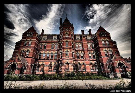 9 Haunted Insane Asylums You Should Never Spend The Night In