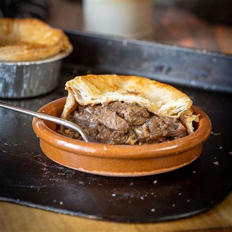 Steak Pie With Caramelised Onion Pack Of 2 Macdonald And Son Butchers