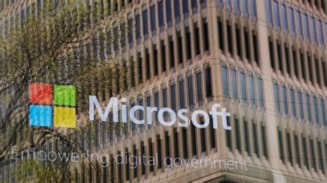 Microsoft Actively Working On Android Powered Smartphones Report