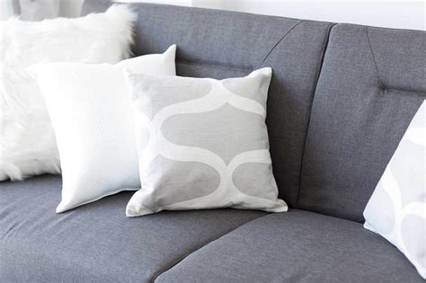 Which Throw Pillows Work Best With A Dark Gray Couch 21 Ideas With