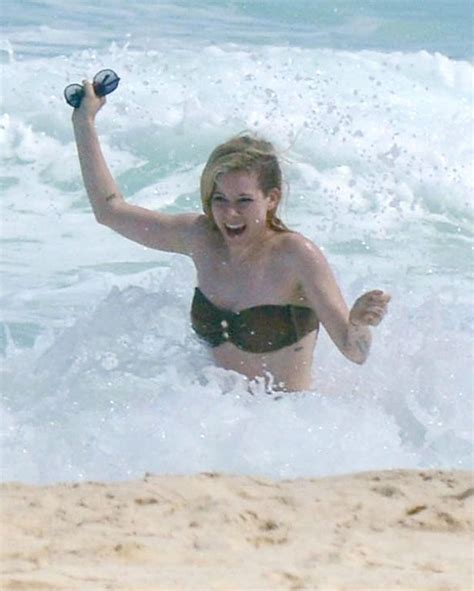 Avril Lavigne Sexy Bikini Body On The Beach As She Has A Day Off In