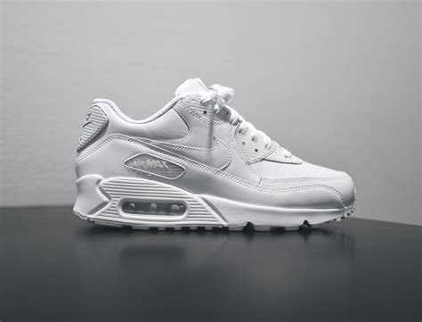 An Essential Pair Nike Air Max 90 Lthr Triple White