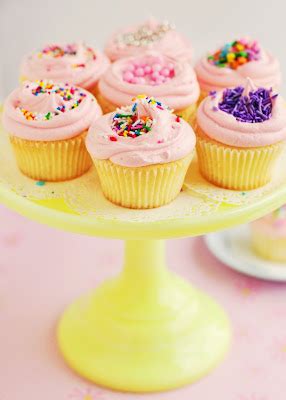 Bakery Style Vanilla Cupcakes