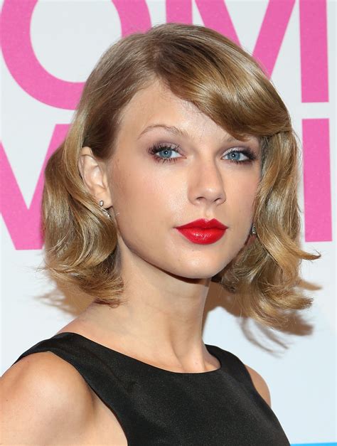 Taylor Swift Red Lipstick Makeup Lookbook Stylebistro