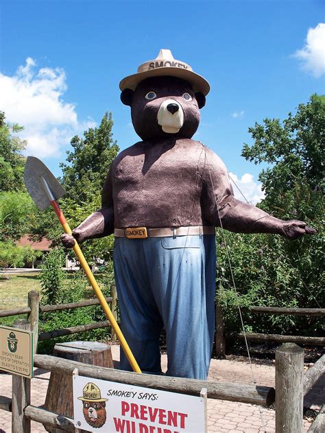 Oh Columbus Smokey The Bear Smokey The Bears Bear Statue Bear