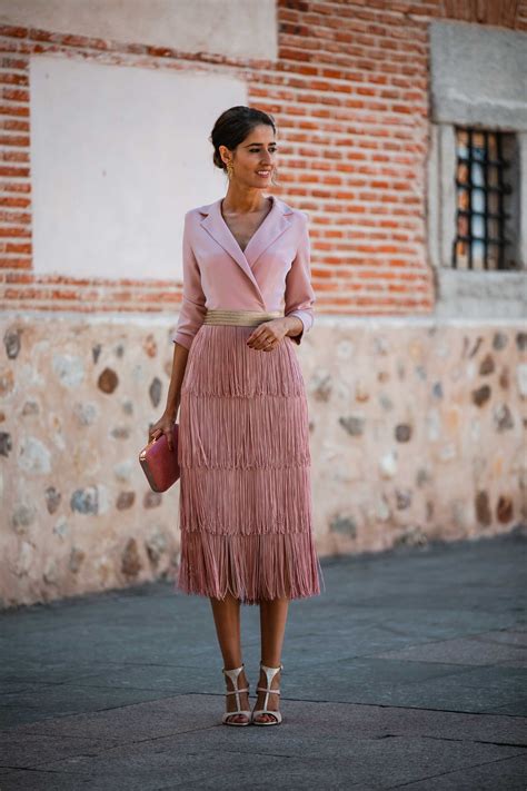 Look Invitada El Vestido Rosa De Flecos Invitada Perfecta