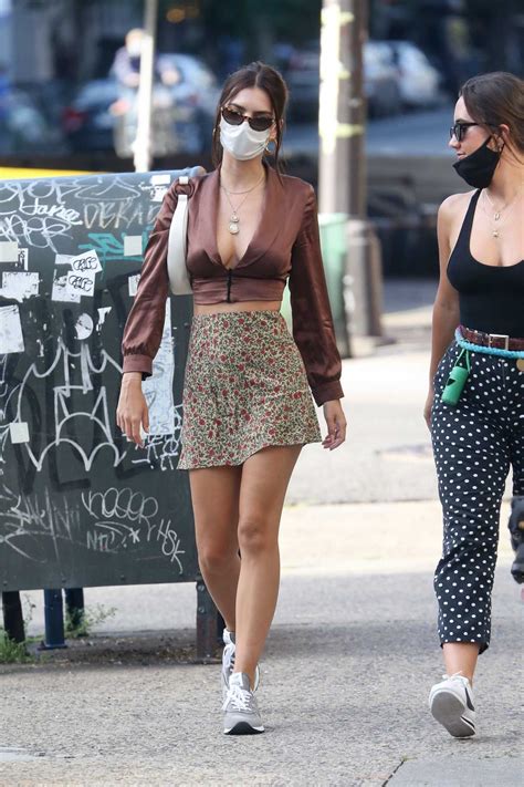 Emily Ratajkowski In A Protective Mask Was Seen Out With A Friend In