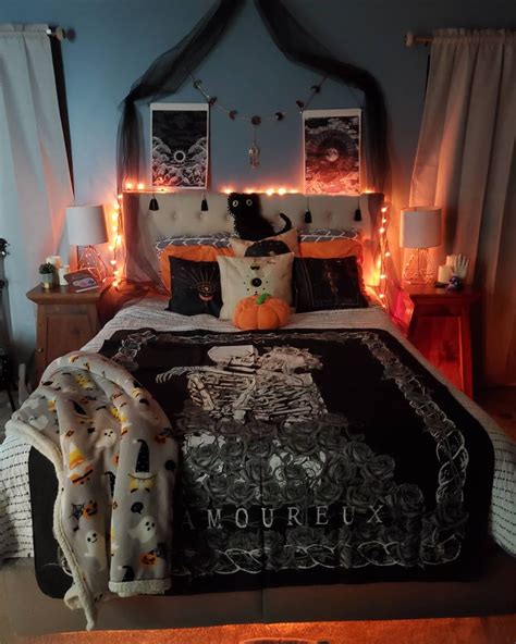 20 Cozy But Spooky Halloween Bedroom Decoration Ideas
