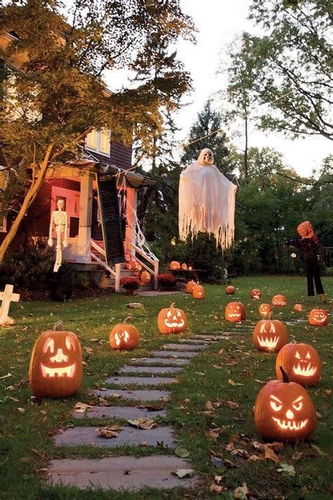 20 Scary Outdoor Halloween Decoration