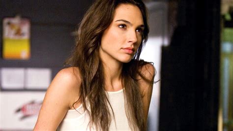 Gal Gadot Stuns In A Revealing Top In A Sun Kissed Photo Giant