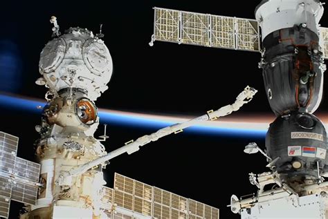 Nasa Russian Space Agency Evaluate Need For Space Station Rescue