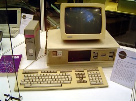 File:Old computer 3.jpg - Wikimedia Commons