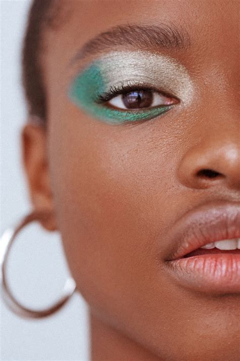Six Metallic Makeup Looks To Try Into The Gloss
