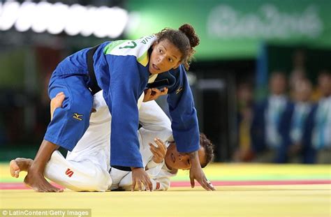 Rafaela Silva Wins Brazil S First Medal Of The Olympics 2016 As She Claims Judo Gold Daily