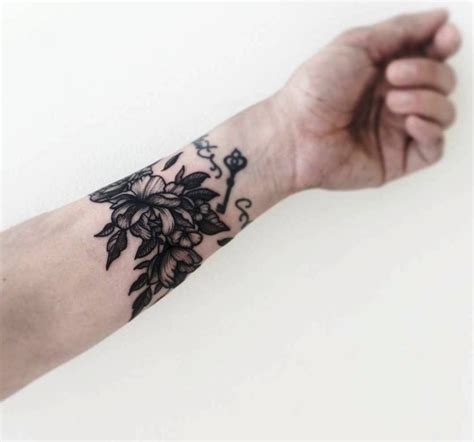 141 wrist tattoos and designs to make you jealous. 33+ Small & Meaningful Wrist Tattoo Ideas | Meaningful ...
