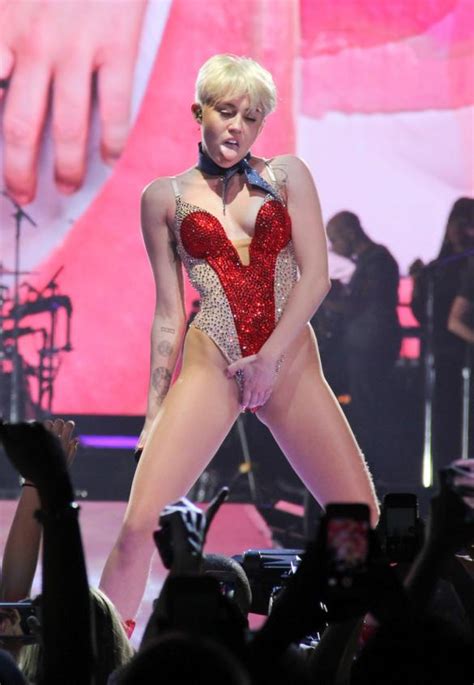 Miley Cyrus Vagina On Stage Telegraph