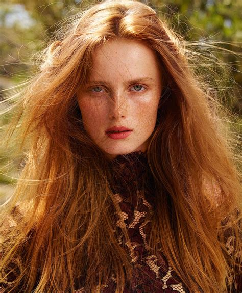 Baggrunde Rianne van Rompaey model rødhåret grønne øjne langt hår