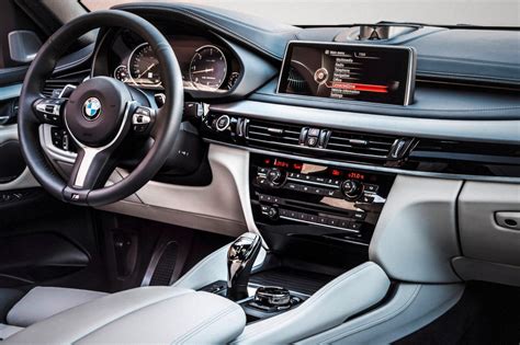 The noticed prototype did not receive any body masking at all. 2015 BMW X6 xDrive50i INTERIOR 3