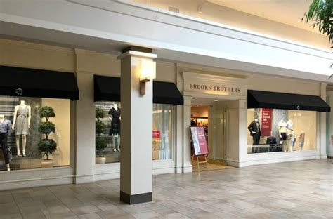 Mall Profile Bayview Village Shopping Centre Featurephotos Retail