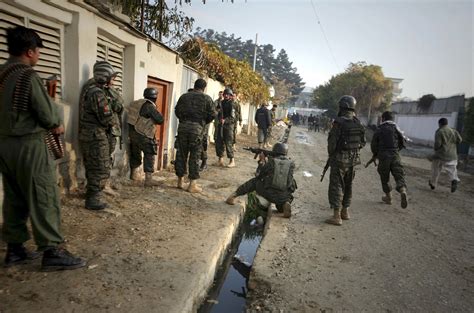 Συνεχίζουν με μεγάλη ταχύτητα την προέλασή τους οι ταλιμπάν στο αφγανιστάν καταλαμβάνοντας την μια επαρχιακή πόλη μετά την άλλη. Οι Ταλιμπάν σκότωσαν εργαζόμενους ξένων εταιρειών