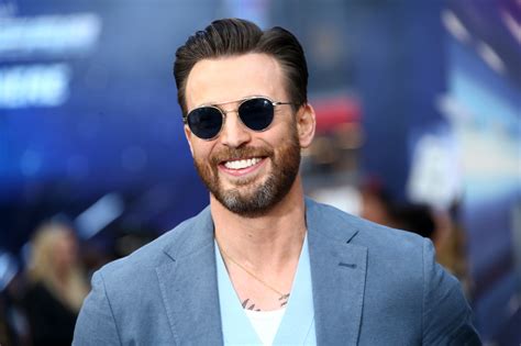 ‘lightyear Chris Evans ‘frustrated Over Same Sex Kiss Ban Debate Indiewire