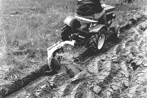 Moldboard Plow 101 Brinly Hardy Lawn And Garden Attachments