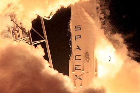 Spacex R Ussit Faire Revenir Sur Terre Le Premier Tage De Sa Fus E