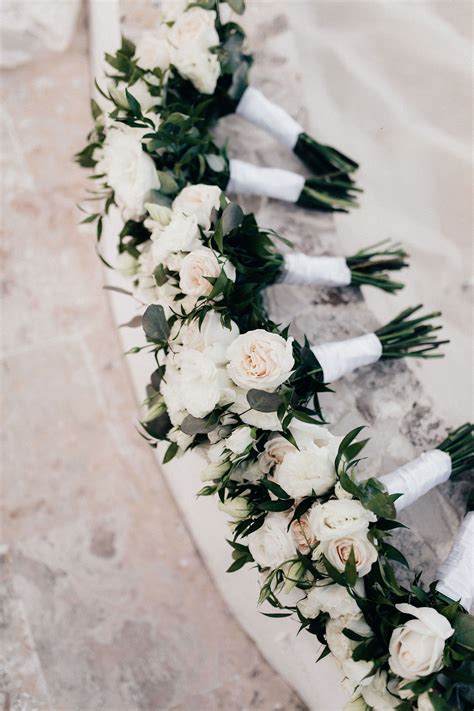 Elegant And Timeless Wedding Bouquets For Bridesmaids And Brides Alike