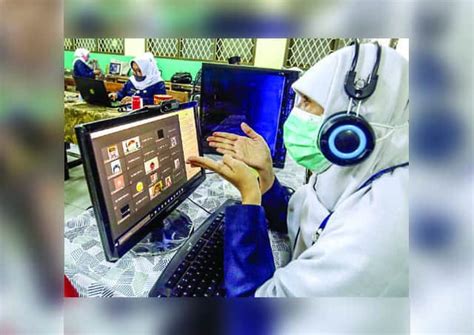 Jangankan untuk internet, untuk berkomunikasi lewat jaringan seluler 2g, 3g, 4g pun kesulitan. Ketersediaan Internet Jadi Kendala Pembelajaran Jarak Jauh