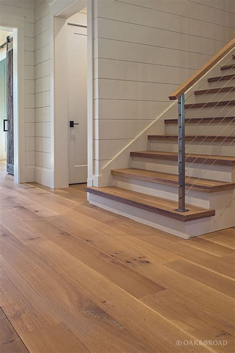 Our hardwood stair treads are american made precision manufactured from solid wood, not wood veneer, by our skilled craftsman at our manufacturing facility in tennessee. 10 Beautiful Hardwood Flooring Ideas - Home Bunch Interior ...