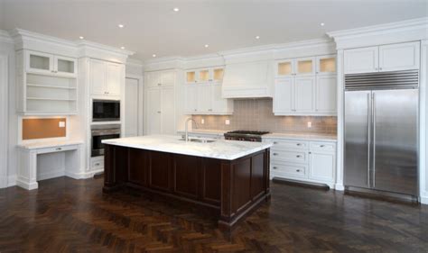 30 spectacular white kitchens with. 35 Striking White Kitchens with Dark Wood Floors (PICTURES)