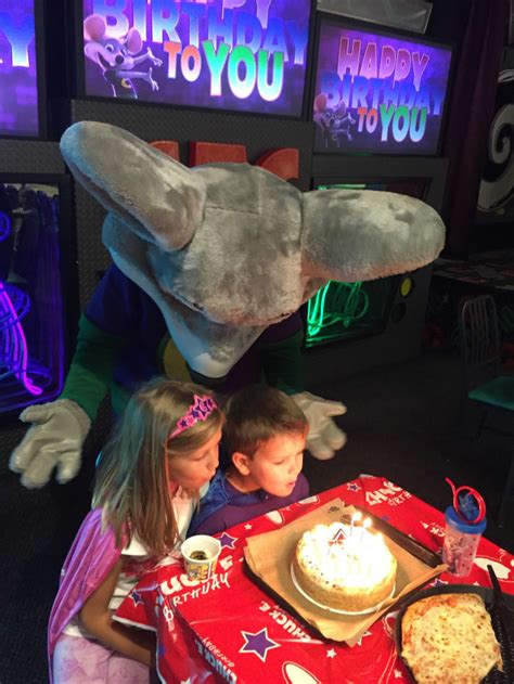Throwing An Epic Chuck E Cheese Birthday Party Todays Mama