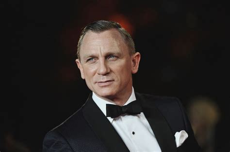 Daniel craig, english actor known for his restrained gravitas and ruggedly handsome features. Daniel Craig Net Worth & Bio/Wiki 2018: Facts Which You Must To Know!