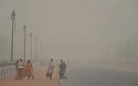 dust storm disrupts life in north india over 100 killed in up rajasthan photos