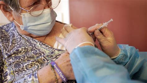 Covid Vaccine Cvs Walgreens Say Nursing Homes Distribution On Track