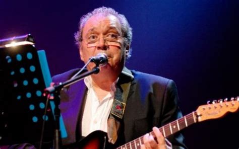 Since 2003 he has been a commander of the order of merit, an honor bestowed on him by the portuguese president jorge sampaio. Fernando Tordo Cantor e compositor português confessa ...