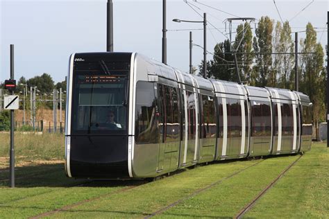 Citadis_n°60_Vaucanson_trottoir_(tram_Tours)_par_Cramos - Transport Designed