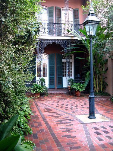 A French Quarter Courtyard New Orleans Homes New Orleans French