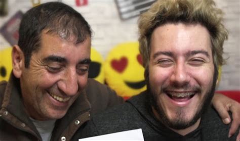 İstanbul'da bazı mekanlarda astroloji ile ilgili yorumlar yapmakta olan murat övüç ki̇mdi̇r: Murat Sungurtekin kimdir - Enes Batur'un aşağıladığı video ...