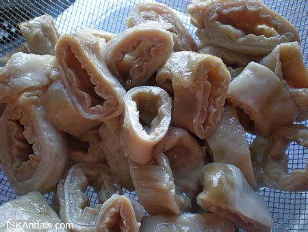 A simple and easy way, always make's for a good eating of chitterlings! Dry Dinuguan | ISKAndals.com