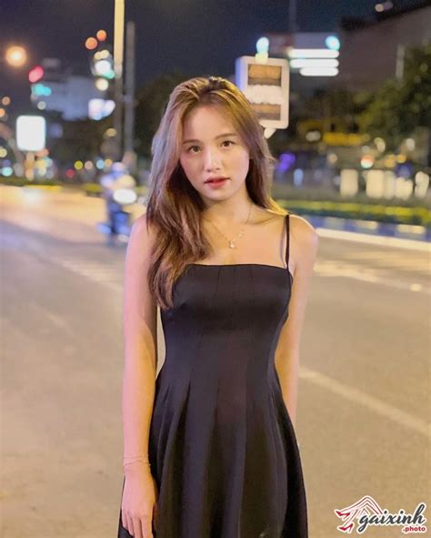 39 Ảnh Trần Thị Nhung Gãy Tv Mặc Đồ Bơi Bikini Gợi Cảm