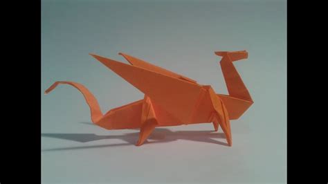 Debes construir el avión con material resistente para que resista las embestidas del viento y no hacerle las alas tan grandes ya que esto ocasionará pérdida de velocidad. Como hacer un dragón de papel (origami) - YouTube