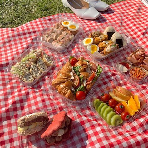 Pin By Nhựt Liinh 🐇 On 食品 ७ Picnic Foods Picnic Food Picnic Date Food