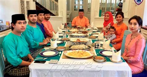 Johor Sultan, royals celebrate Aidilfitri with dignitaries, the