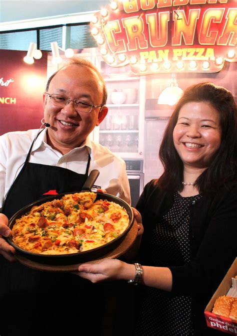 Tost çörəyi, yumurta, pomidor, xiyar, pizza pendiri, toyuq filesi. FOOD Malaysia